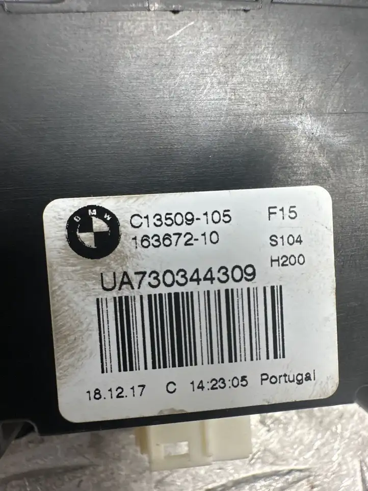 BMW X5 F15 (2013 - 2017) 16367210 Доводчик крышки багажника — фото 3