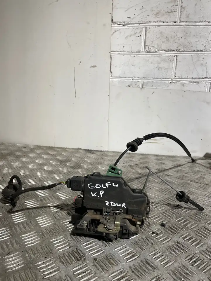 Volkswagen Golf IV (1998 - 2005) Замок ручки двери — фото 1