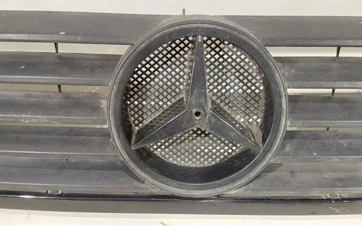 Mercedes-Benz Vito Viano W638 (1996 - 2003) A6388880415 Передняя решетка — фото 3