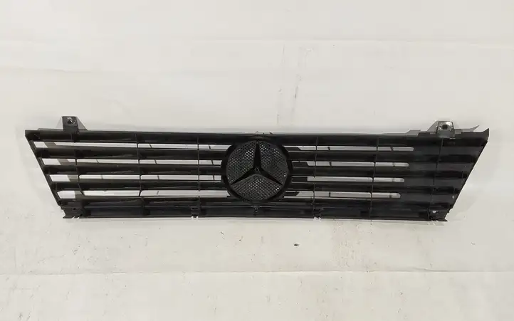 Mercedes-Benz Vito Viano W638 (1996 - 2003) A6388880415 Передняя решетка — фото 8