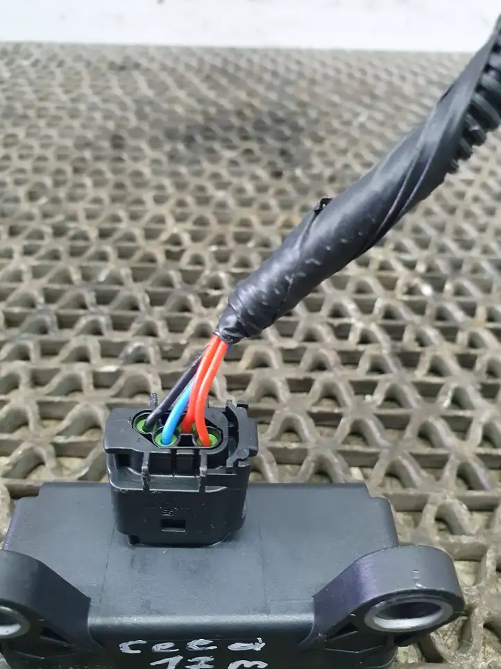 Kia Ceed (2015 - 2018) 356903X100 Датчик ESP — фото 4