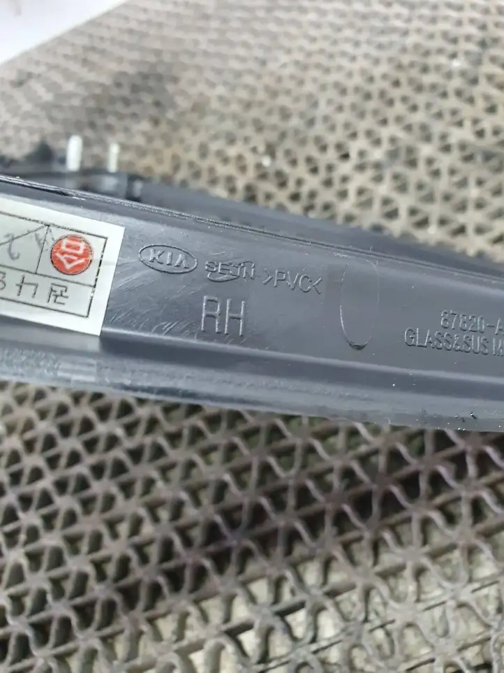 Kia Ceed (2015 - 2018) 87820A2100 Заднее боковое стекло — фото 7