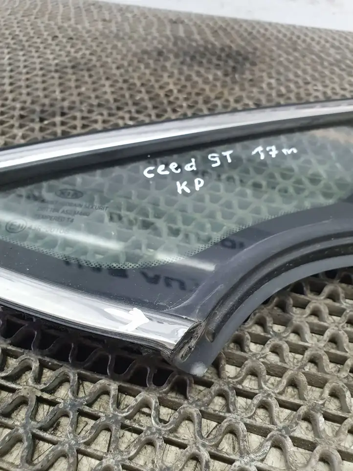 Kia Ceed (2015 - 2018) 86180A2100 Треугольное стекло кузова — фото 7