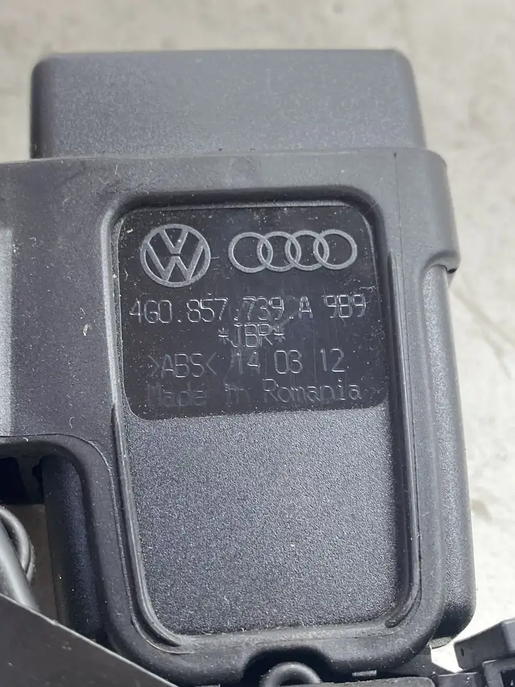 Audi A6 C7 (2011 - 2014) 4G0857739A Задний средний замок ремня — фото 4