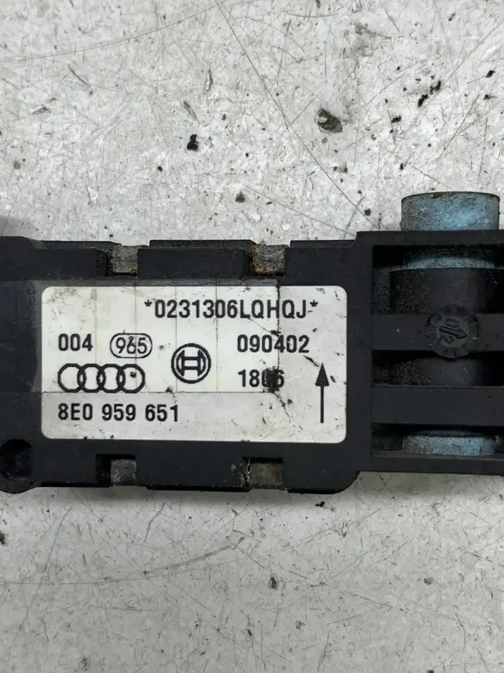Audi A4 S4 B6 8E 8H (2000 - 2006) 8E0959651 Датчик удара SRS — фото 2