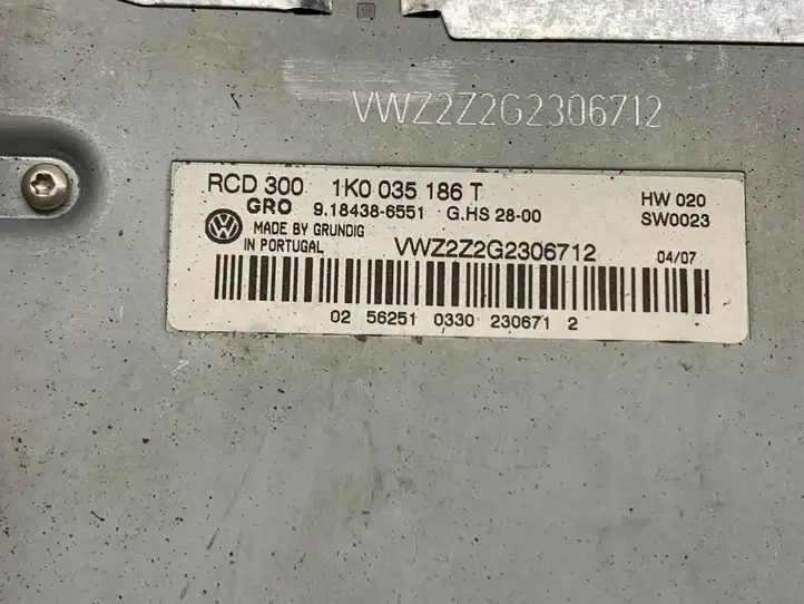 Volkswagen PASSAT B6 (2005 - 2010) 1K0035186T Магнитола / мультимедийная система — фото 2