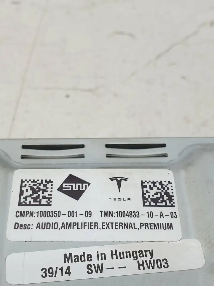 Tesla Model S (2012 - 2016) 100483310 Усилитель звука — фото 3