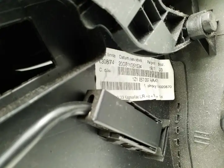 Skoda Octavia Mk2 (1Z) (2004 - 2013) 1Z1857097A Бардачок в сборе — фото 4