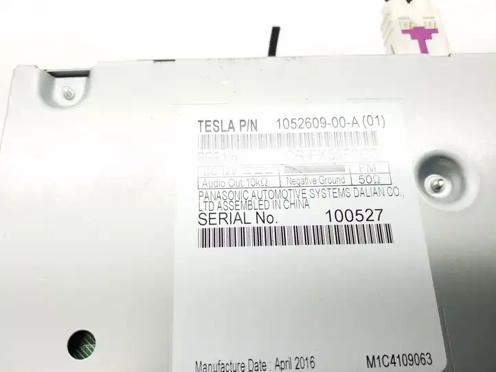 Tesla Model X (2015 - 2021) 105260900A Прочие блоки управления — фото 2