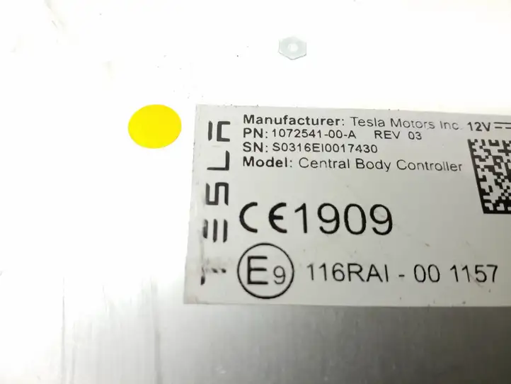 Tesla Model X (2015 - 2021) 107254100A Прочие блоки управления — фото 4