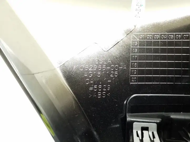 Tesla Model X (2015 - 2021) 106296600A Прочие детали салона — фото 5