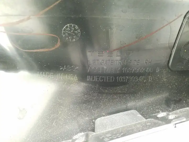 Tesla Model X (2015 - 2021) 103790200D Обшивка стойки у окна — фото 4