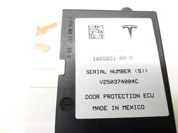 Tesla Model X (2015 - 2021) 105589100D Блок управления дверью — фото 2