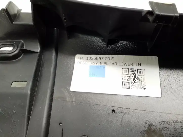 Tesla Model X (2015 - 2021) 103596700E Верхняя обшивка стойки B — фото 7