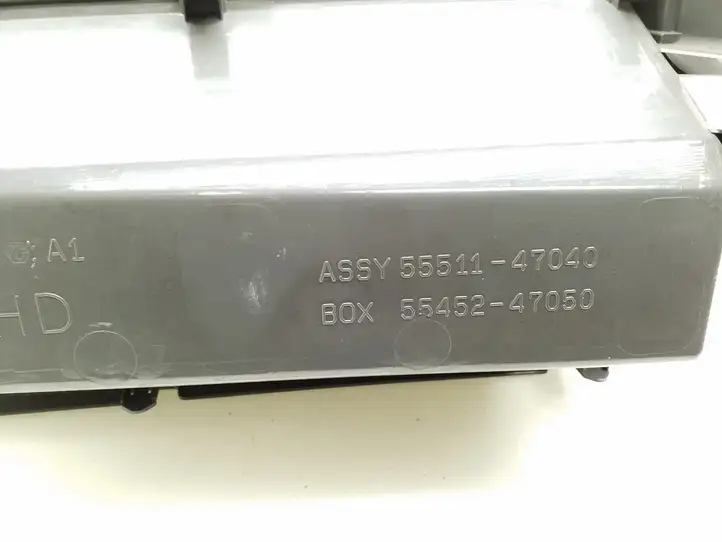 Toyota Prius (XW30) (2009 - 2015) 5551147040 Вещевой ящик — фото 5
