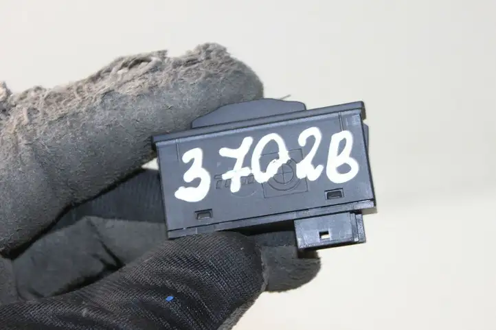BMW 3 E90 E91 (2005 - 2012) 61318379766 Другие включатели / ручки/ переключатели — фото 4