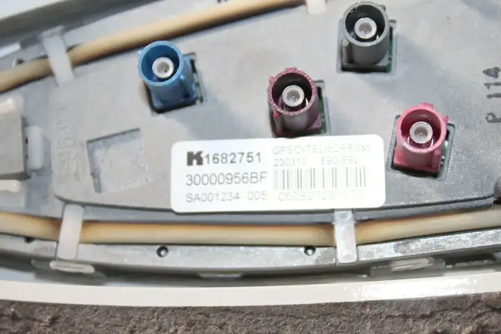 BMW 3 E90 E91 (2005 - 2012) 30000956BF Крышка GPS-антенны — фото 4