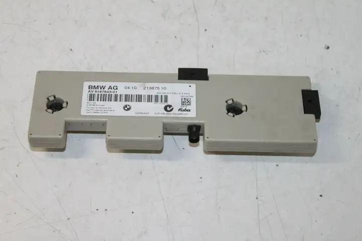 BMW 3 E90 E91 (2005 - 2012)  21367510 Усилитель антенны