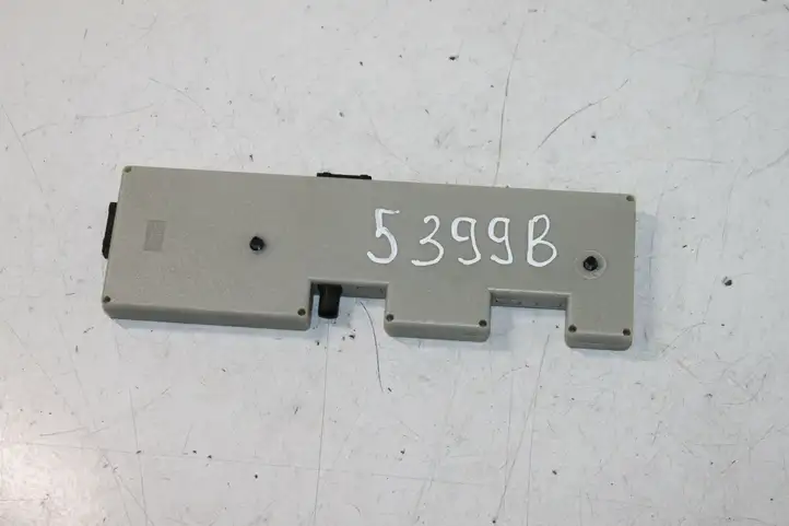 BMW 3 E90 E91 (2005 - 2012)  21367510 Усилитель антенны