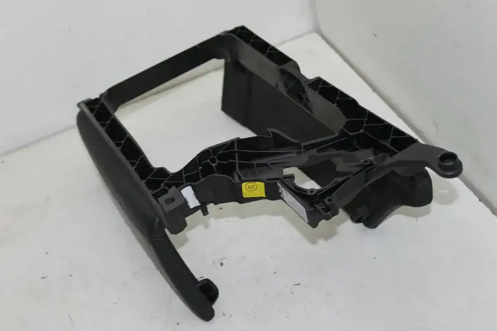 BMW 5 F10 F11 (2009 - 2016)  921687014 Подлокотник