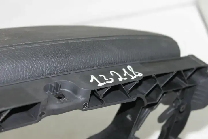 BMW 5 F10 F11 (2009 - 2016)  921687014 Подлокотник