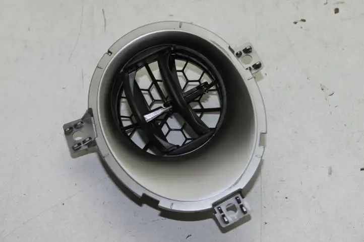 Nissan Juke I F15 (2010 - 2018) 687601KE0A Боковой воздушный дефлектор — фото 1
