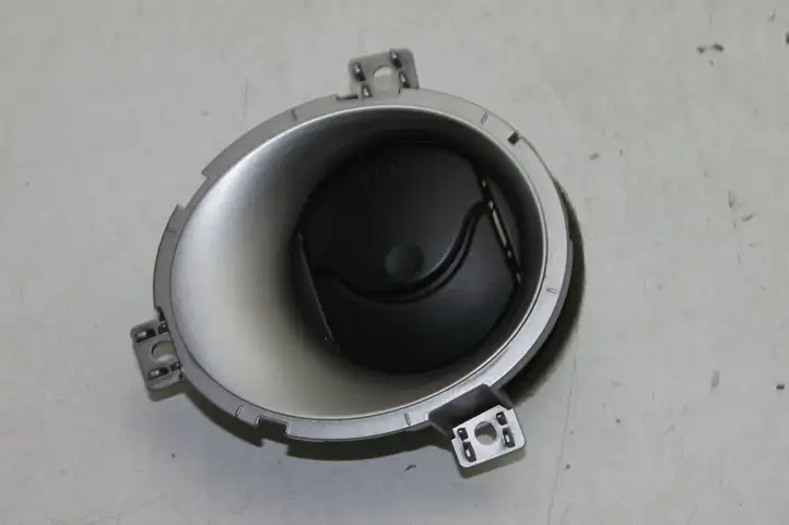Nissan Juke I F15 (2010 - 2018) 687601KE0A Боковой воздушный дефлектор — фото 2