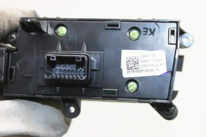 Kia Sportage (2014 - 2016) 93600F1ND0 Блок кнопок на панели — фото 3