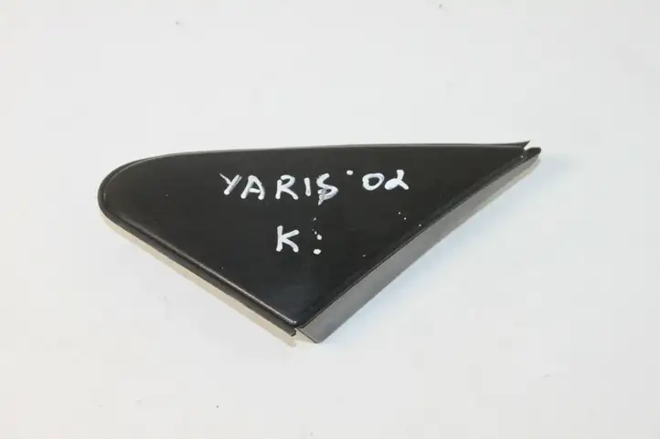 Toyota Yaris (1999 - 2003) 6011852010 Прочие детали салона — фото 1