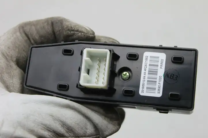Kia Sportage (2016 - 2018) 93580F1020 Блок кнопок стеклоподъемников — фото 3
