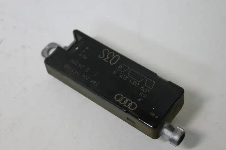 Audi A6 S6 C6 4F (2008 - 2011) 4F9035225R Усилитель антенны — фото 4
