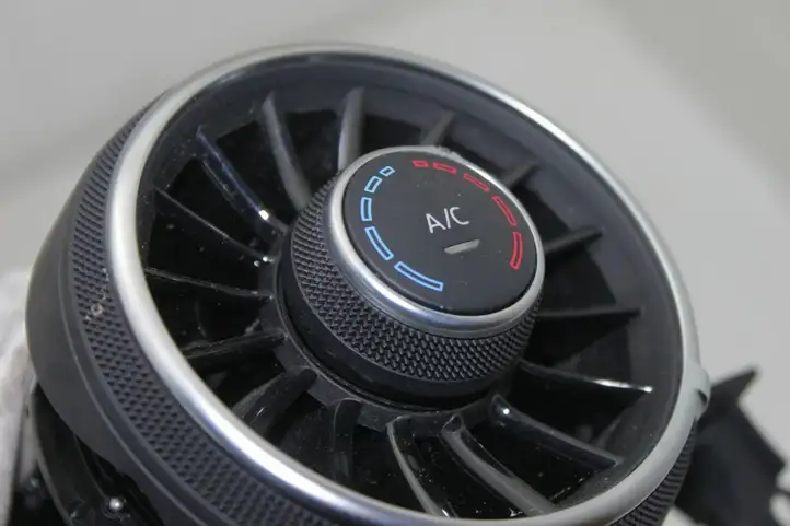 Audi TT TTS RS Mk3 8S (2014 - 2018) 8S2820903 Боковой воздушный дефлектор — фото 3
