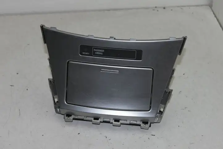 Toyota Avensis T270 (2009 - 2012) 5880405190 Передняя пепельница — фото 1