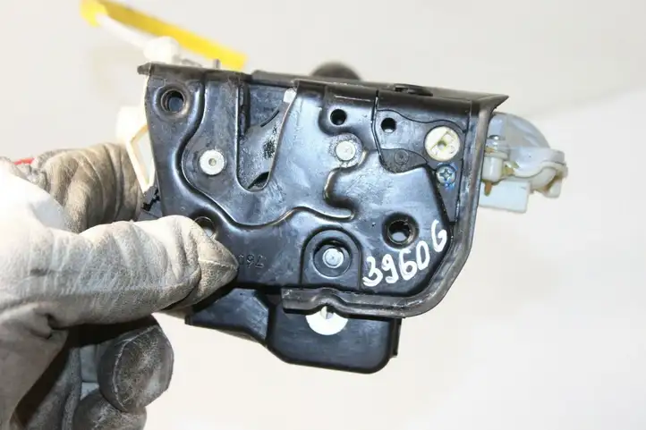 Audi A4 S4 B7 8E 8H (2004 - 2009) 8E0839016AA Замок задней двери — фото 6