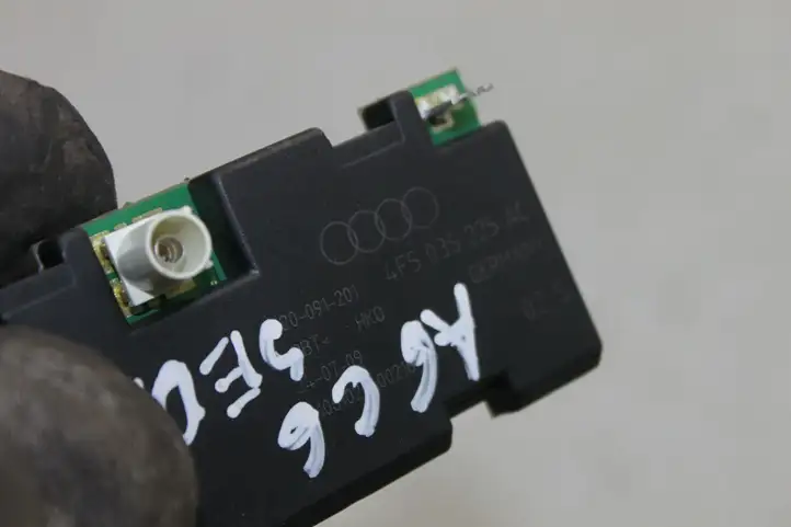 Audi A6 S6 C6 4F (2008 - 2011) 4F5035225AC Усилитель антенны — фото 2