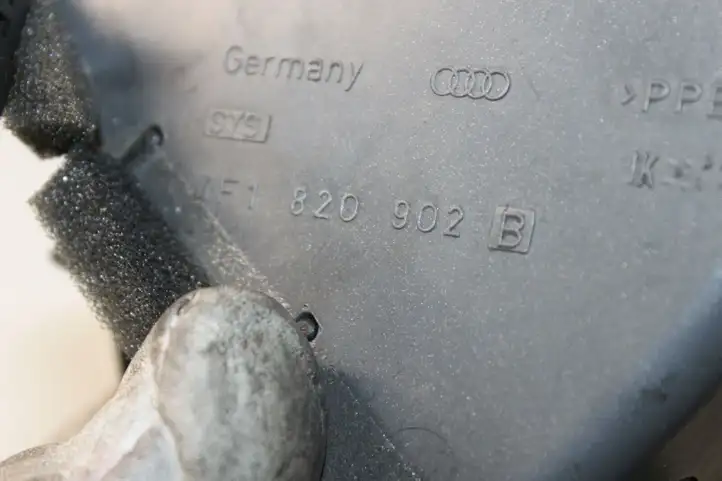 Audi A6 S6 C6 4F (2004 - 2008) 4F1820902B Боковой воздушный дефлектор — фото 5