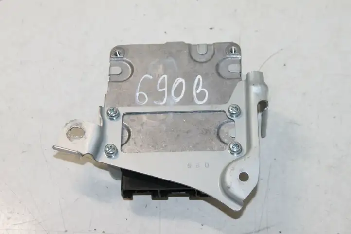 Toyota Yaris (2014 - 2019) 896500D255 Блок управления рулевой рейкой — фото 4