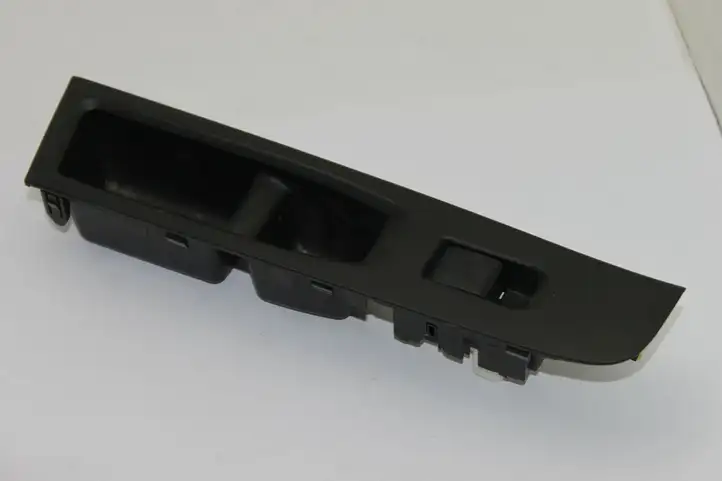 Toyota Yaris (2014 - 2019) 74231-0D690 Блок кнопок стеклоподъемников — фото 1