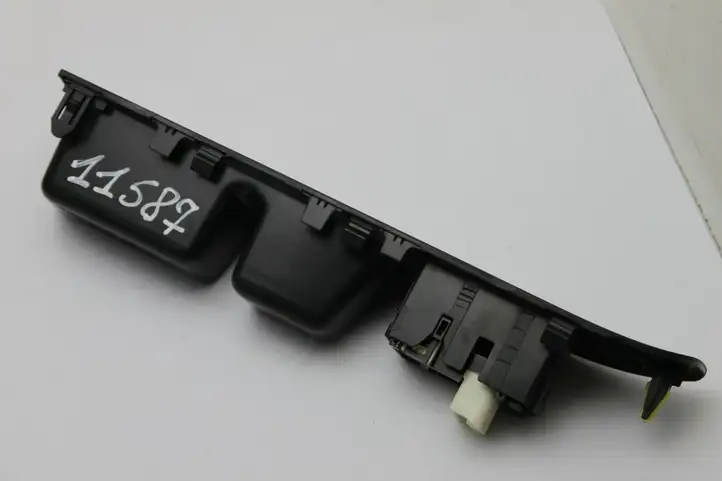 Toyota Yaris (2014 - 2019) 74231-0D690 Блок кнопок стеклоподъемников — фото 6