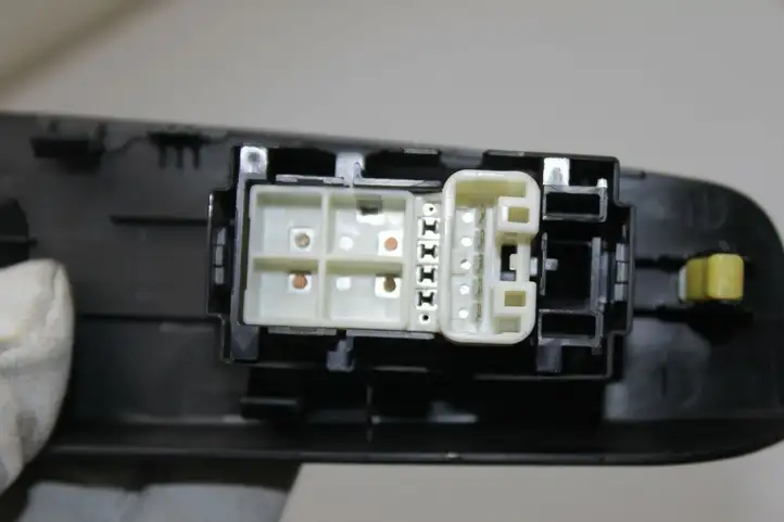 Toyota Yaris (2014 - 2019) 742710D400 Блок кнопок стеклоподъемников — фото 5