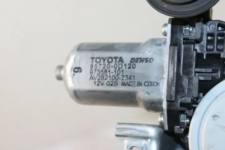 Toyota Yaris (2014 - 2019) 857200D120 Мотор стеклоподъемника передний — фото 5
