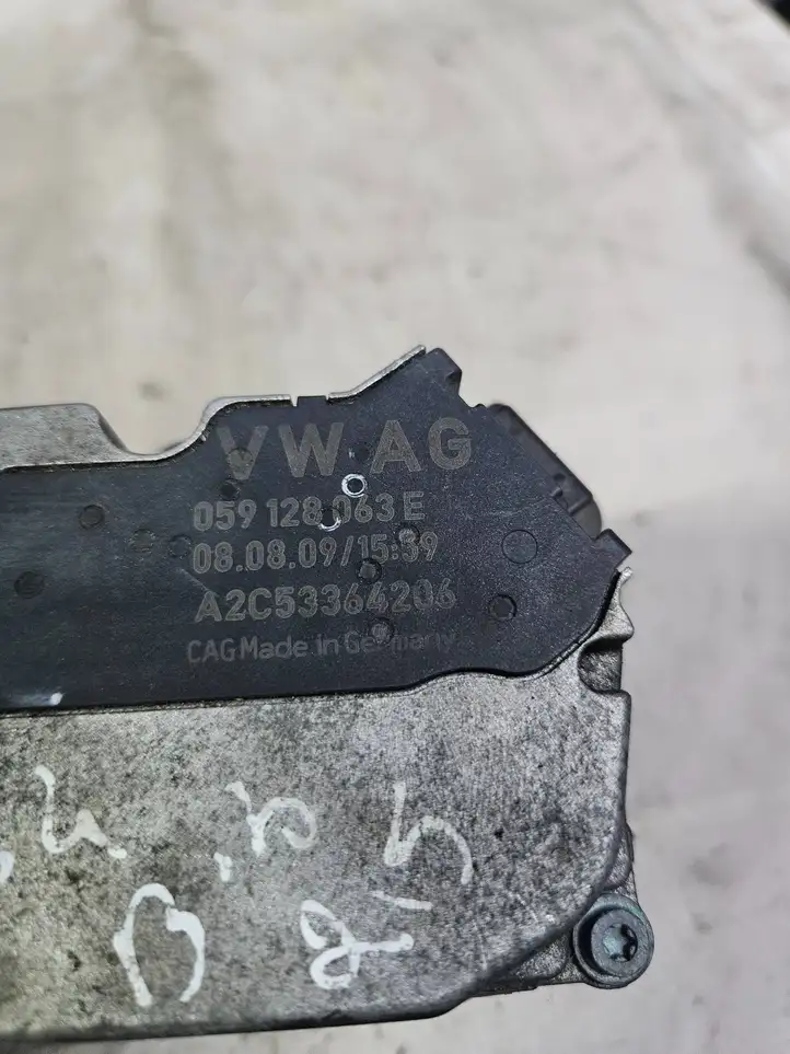 Audi A6 S6 C5 4B (2001 - 2004) 059128063E Дроссельная заслонка — фото 5