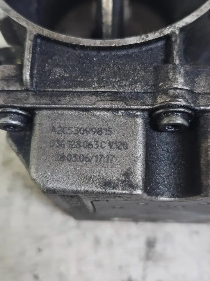 Audi A6 S6 C5 4B (2001 - 2004) 03G128063C Дроссельная заслонка — фото 5