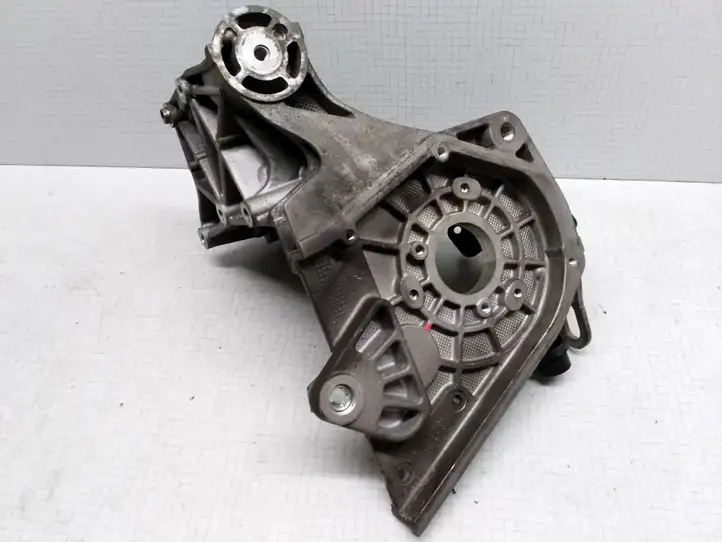 Opel Zafira B (2006 - 2008) 55187918 Кронштейн топливного насоса — фото 3
