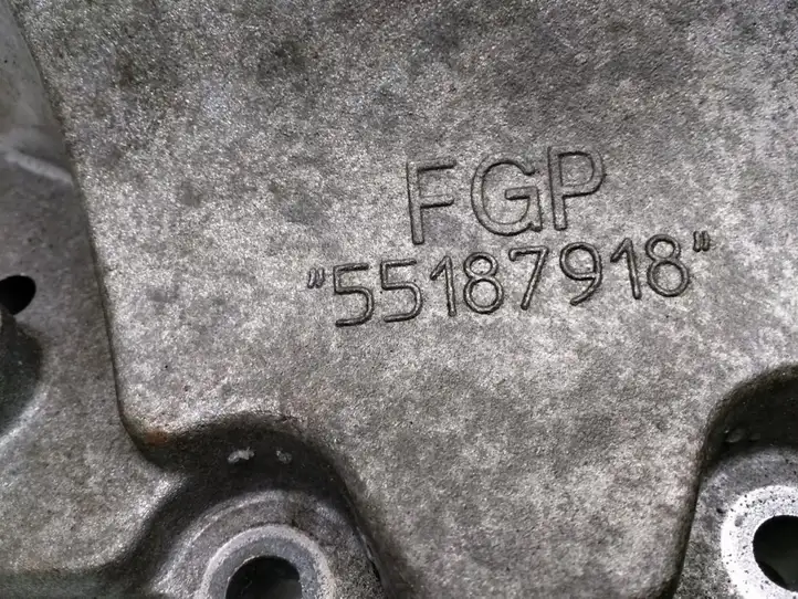 Opel Zafira B (2006 - 2008) 55187918 Кронштейн топливного насоса — фото 4