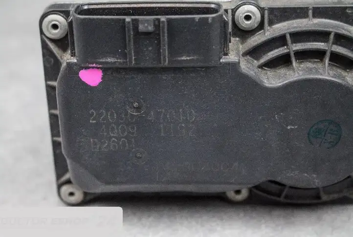 Toyota Yaris (2012 - 2014) 2203047010 Дроссельная заслонка — фото 2