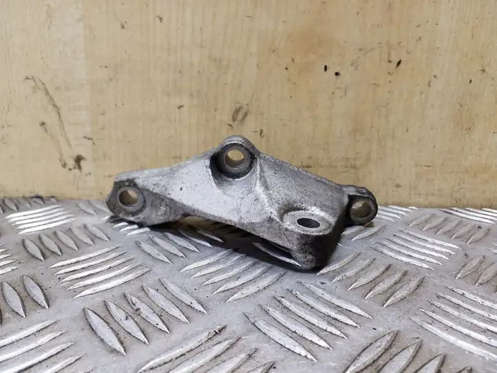 BMW 3 F30 F35 F31 (2012 - 2018) 13517810698 Кронштейн топливного насоса — фото 4