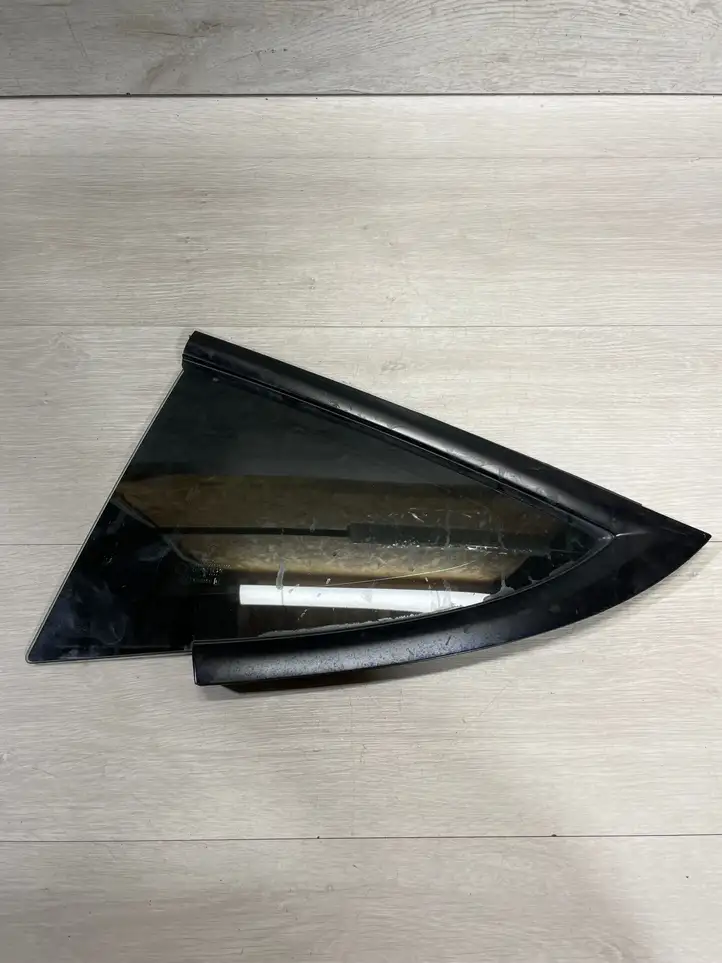Tesla Model 3 (2017 - 2023) 151497800 Форточка двери — фото 3
