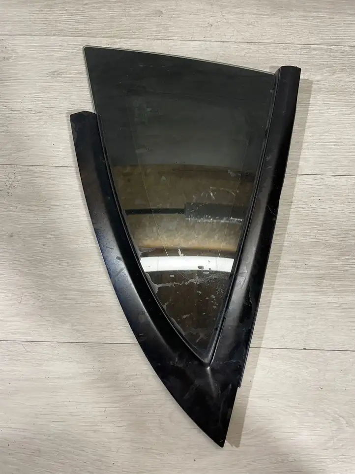 Tesla Model 3 (2017 - 2023) 151497800 Форточка двери — фото 4