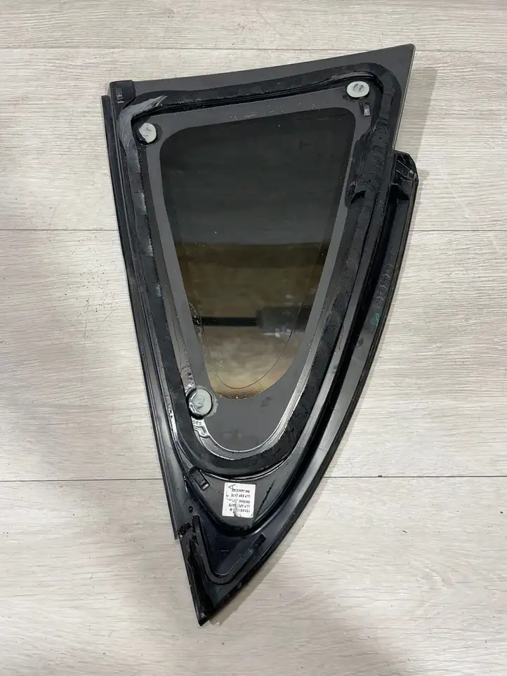 Tesla Model 3 (2017 - 2023) 151497800 Форточка двери — фото 5